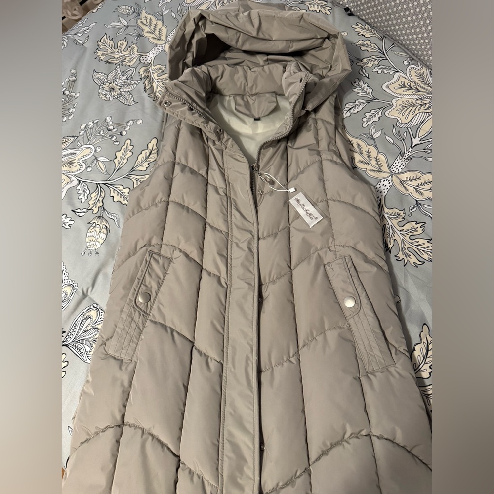 Women's Hooded Puffer Jacket - beige